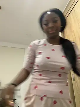 EmilyKisx online show from October 31, 2025, 12:13 pm