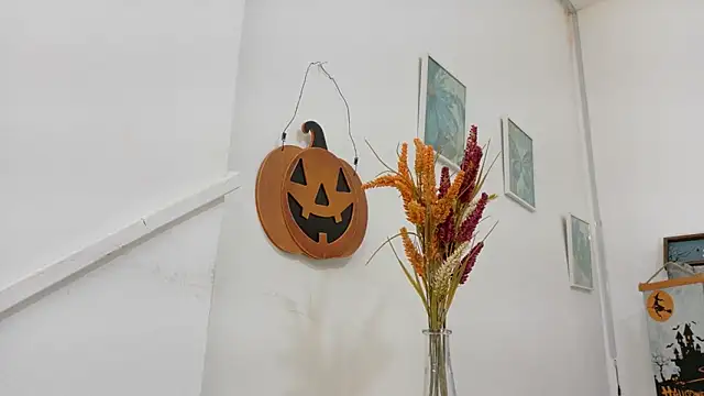 Lizbeth Rouse online show from October 31, 2025, 11:29 am