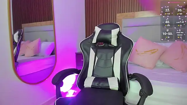 agata noir online show from September 15, 2025, 12:38 pm