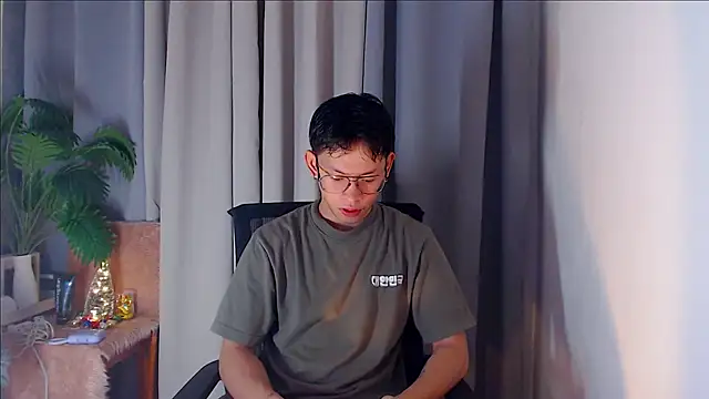 pinkcock froi2305 online show from October 6, 2025, 12:56 am