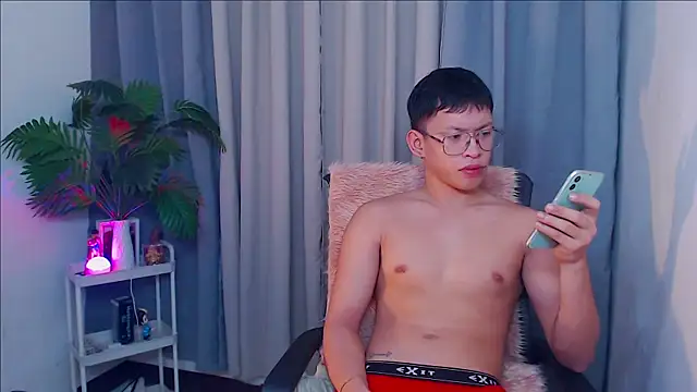 pinkcock froi2305 online show from September 21, 2025, 4:39 am