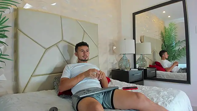 Valentiinoss online show from September 10, 2025, 11:42 am