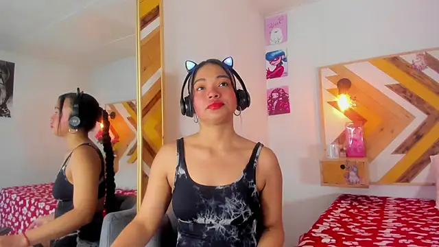 Snapshot of SoleneFontaine chatting on November 7, 2025, 2:10 pm SoleneFontaine online show from November 7, 2025, 2:10 pm