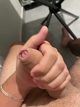 Snapshot of Novinho16cmz chatting on February 10, 2026, 2:43 am Novinho16cmz online show from February 10, 2026, 2:43 am