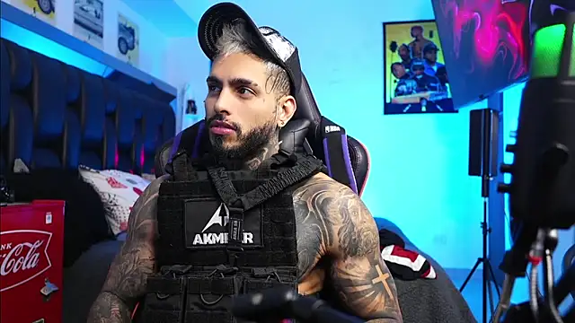 logan hugh8 online show from February 21, 2026, 9:39 pm