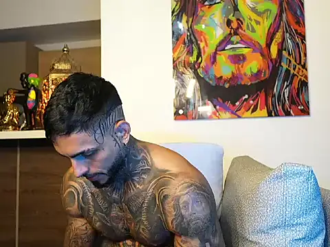 logan hugh8 online show from September 18, 2025, 11:30 pm