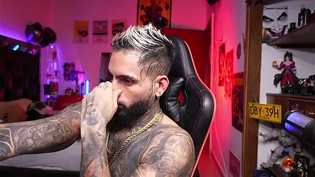 logan hugh8 online show from April 7, 2026, 7:32 am