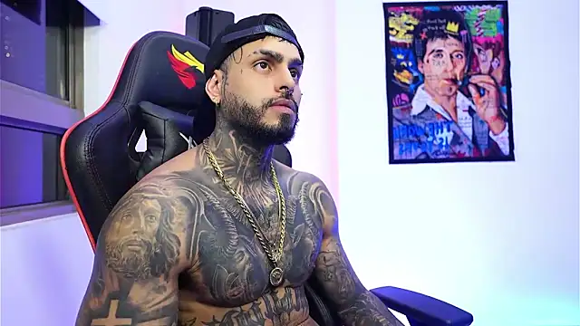 logan hugh8 online show from December 14, 2025, 3:35 am