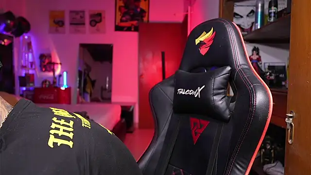 logan hugh8 online show from April 1, 2026, 12:35 am