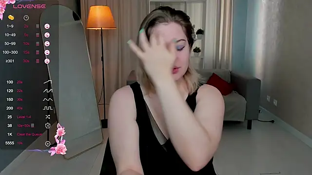 Snapshot of HelenHartt chatting on October 20, 2025, 1:40 am HelenHartt online show from October 20, 2025, 1:40 am