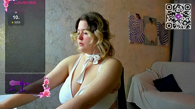 Snapshot of HelenHartt chatting on November 30, 2025, 1:39 am HelenHartt online show from November 30, 2025, 1:39 am