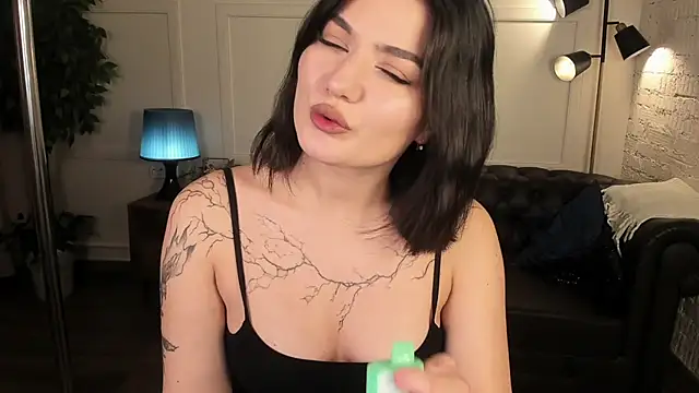 Snapshot of Dark_Moni chatting on October 14, 2025, 3:07 am Dark Moni online show from October 14, 2025, 3:07 am