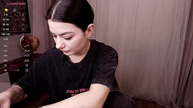 Snapshot of Dark_Moni chatting on October 19, 2025, 2:47 am Dark Moni online show from October 19, 2025, 2:47 am