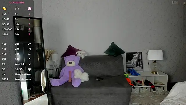 your charm  online show from October 27, 2025, 2:12 am