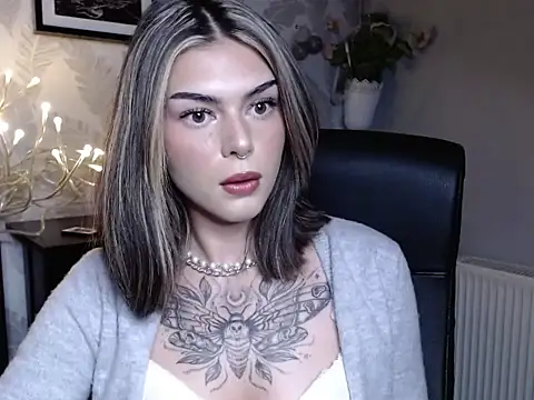 Snapshot of Nova_SIN chatting on September 18, 2025, 5:10 am Nova SIN online show from September 18, 2025, 5:10 am