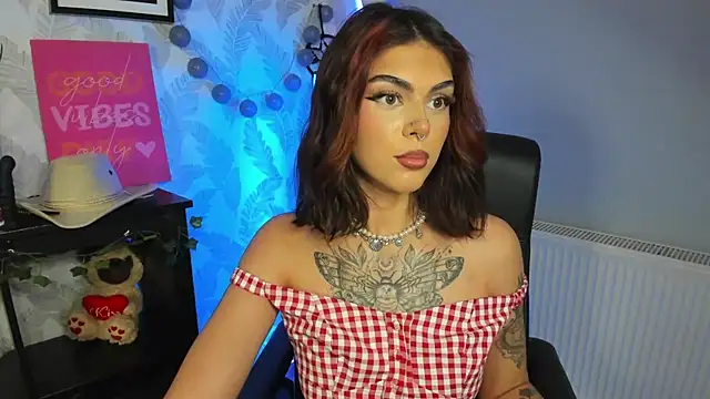 Snapshot of Nova_SIN chatting on June 2, 2026, 6:13 am Nova SIN online show from June 2, 2026, 6:13 am