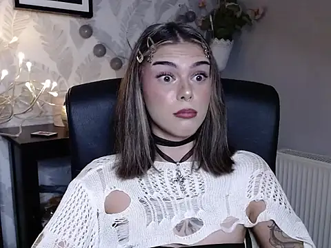 Snapshot of Nova_SIN chatting on September 19, 2025, 5:22 am Nova SIN online show from September 19, 2025, 5:22 am