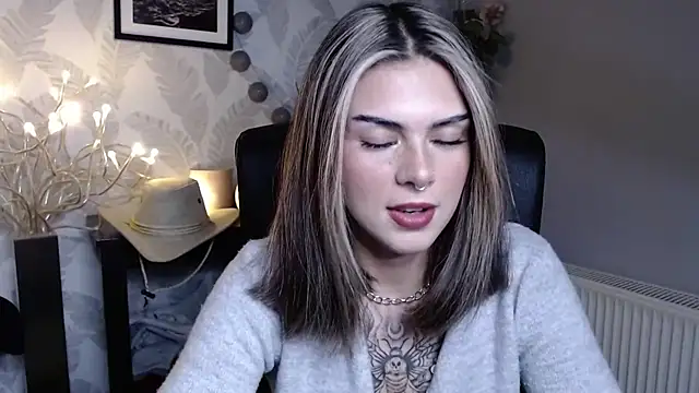 Snapshot of Nova_SIN chatting on September 24, 2025, 5:14 am Nova SIN online show from September 24, 2025, 5:14 am