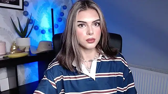 Snapshot of Nova_SIN chatting on October 10, 2025, 5:08 am Nova SIN online show from October 10, 2025, 5:08 am