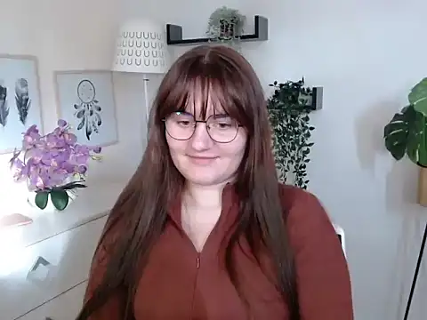 Julie Diamond online show from October 16, 2025, 12:35 pm