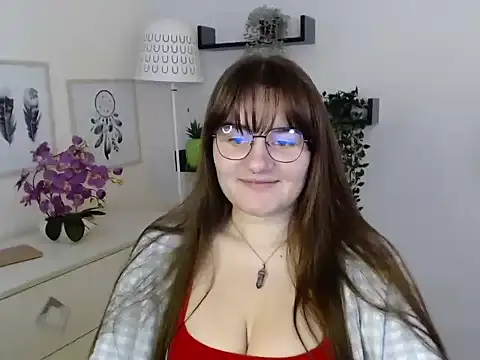 Julie Diamond online show from October 13, 2025, 12:29 pm