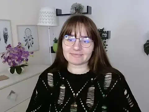 Julie Diamond online show from October 15, 2025, 1:19 pm