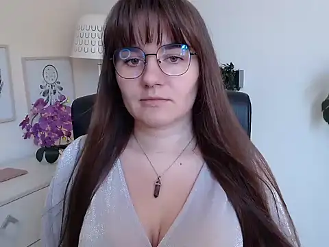 Julie Diamond online show from September 12, 2025, 12:38 pm