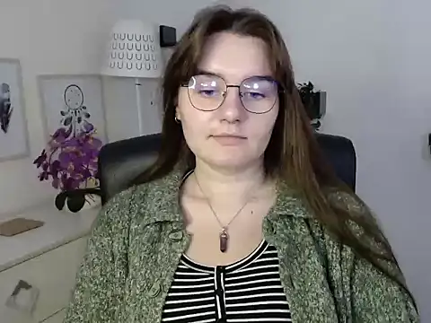 Julie Diamond online show from September 15, 2025, 12:38 pm