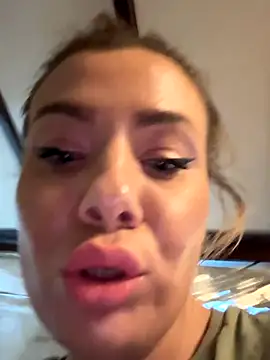 emmasweett11 online show from September 29, 2025, 2:44 pm