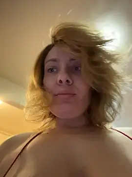 emmasweett11 online show from April 12, 2026, 8:12 pm