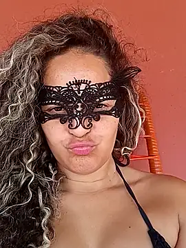 RaphinhaSanches online show from October 10, 2025, 2:07 pm