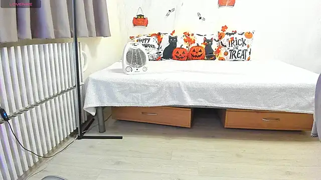 Snapshot of MilisaSweet777 chatting on October 24, 2025, 7:13 pm MilisaSweet777 online show from October 24, 2025, 7:13 pm