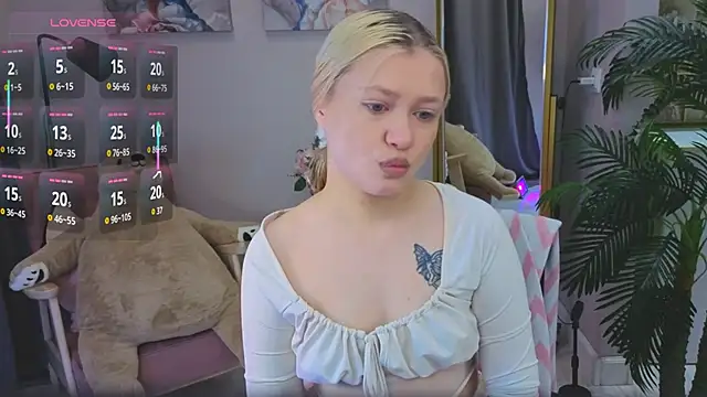 Millie Vanillies online show from October 12, 2025, 3:24 pm