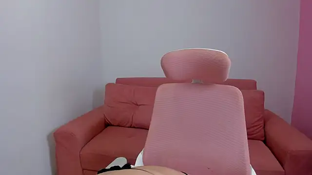 Emiss Jones online show from April 18, 2026, 2:25 am