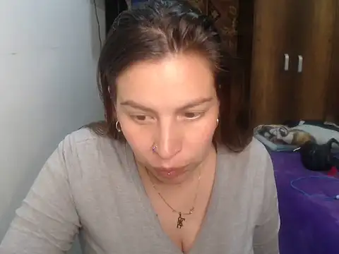 cloequeen15 online show from March 13, 2026, 12:48 am