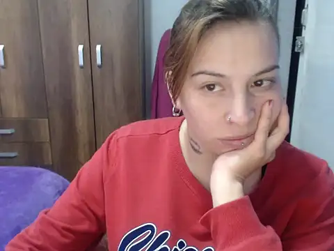 cloequeen15 online show from October 9, 2025, 6:52 pm