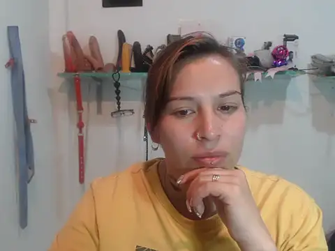 cloequeen15 online show from September 22, 2025, 5:41 pm