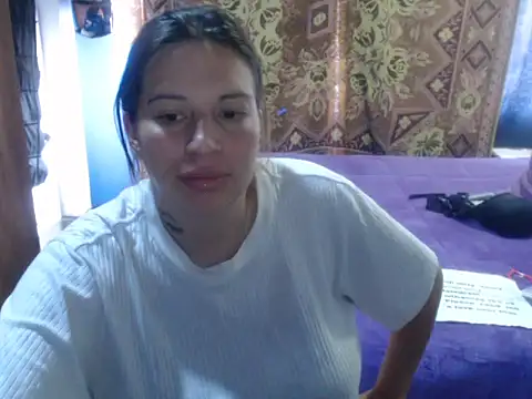 cloequeen15 online show from May 11, 2026, 3:29 pm