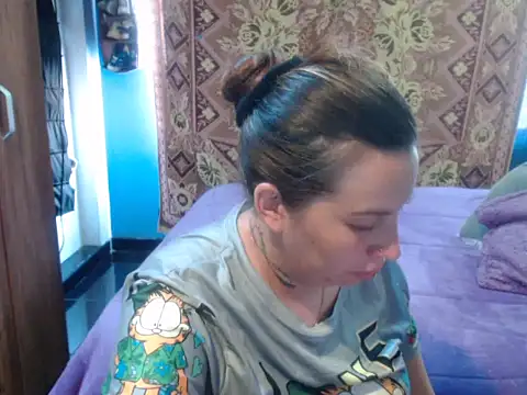 cloequeen15 online show from May 6, 2026, 6:12 pm