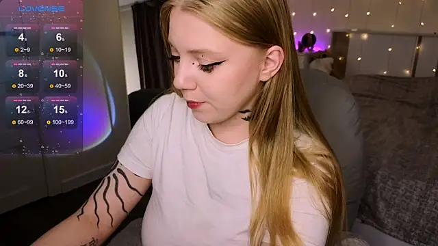 RebeccaAster online show from September 9, 2025, 4:05 pm