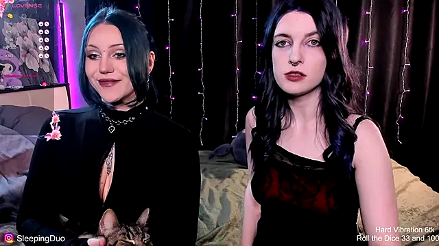 Threesomebabes online show from December 18, 2025, 4:00 pm