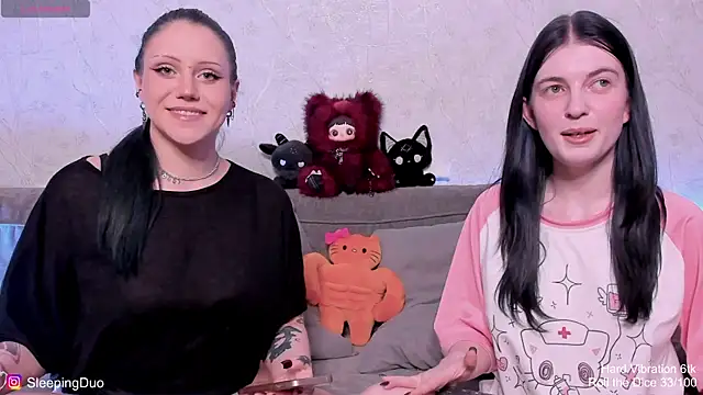 Snapshot of Threesomebabes chatting on May 16, 2026, 5:45 pm Threesomebabes online show from May 16, 2026, 5:45 pm