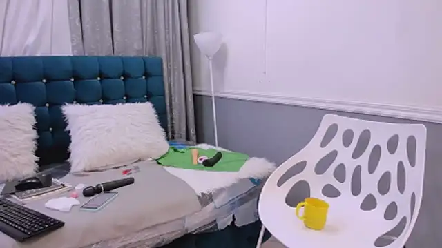 Snapshot of Oriana_Jhonson chatting on November 19, 2025, 9:42 am Oriana Jhonson online show from November 19, 2025, 9:42 am