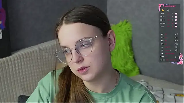 Violetwin online show from February 22, 2026, 9:33 am