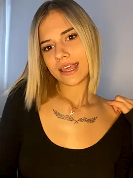 AishaKali online show from October 3, 2025, 7:32 am