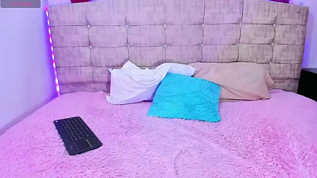 Snapshot of Lushy_sweet chatting on October 14, 2025, 4:35 am Lushy sweet online show from October 14, 2025, 4:35 am