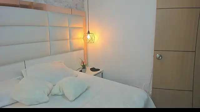 Salome Smitth 1 online show from March 16, 2026, 9:39 pm