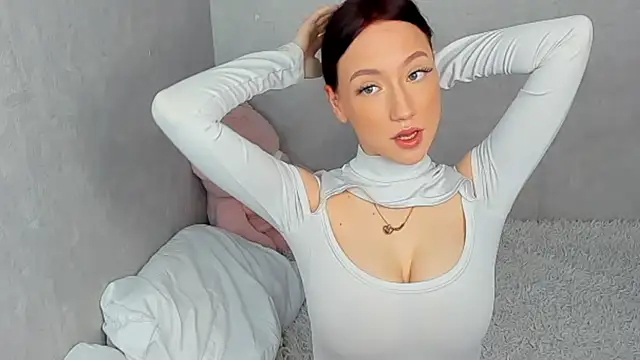 EileenMoores online show from April 15, 2026, 4:07 am