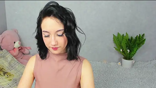 EileenMoores online show from December 4, 2025, 7:13 pm