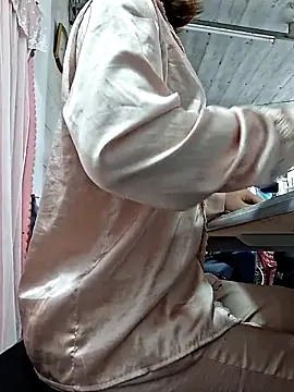 irina hana online show from December 17, 2025, 12:59 am